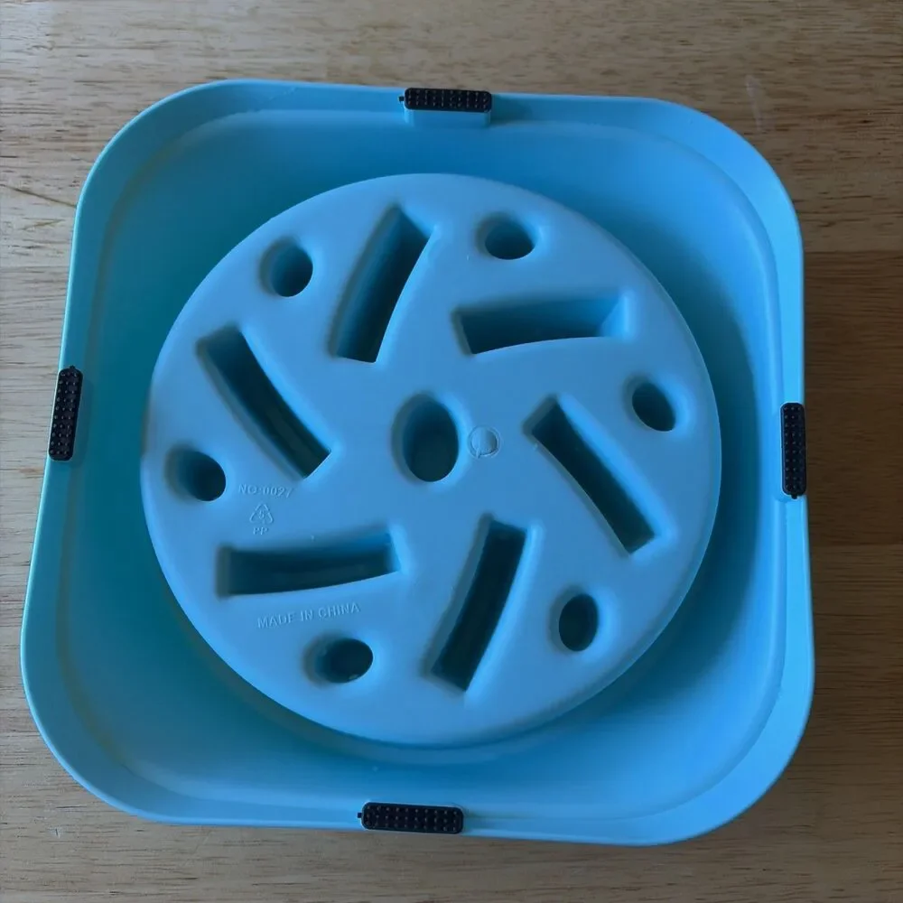 Non Slip Small Slow Feeder Cat Dog Bowls, Anti-Choking Puzzle Cat Dog Food EUC